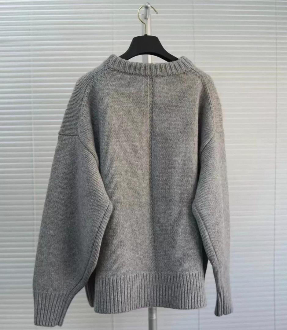 グレー オーバーサイズ クルーネックニット