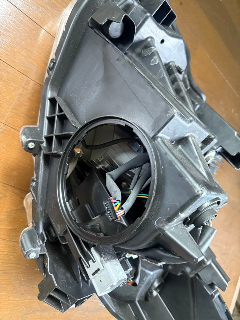 ダイハツトールM900S右純正ヘッドライトユニット(送料無料)