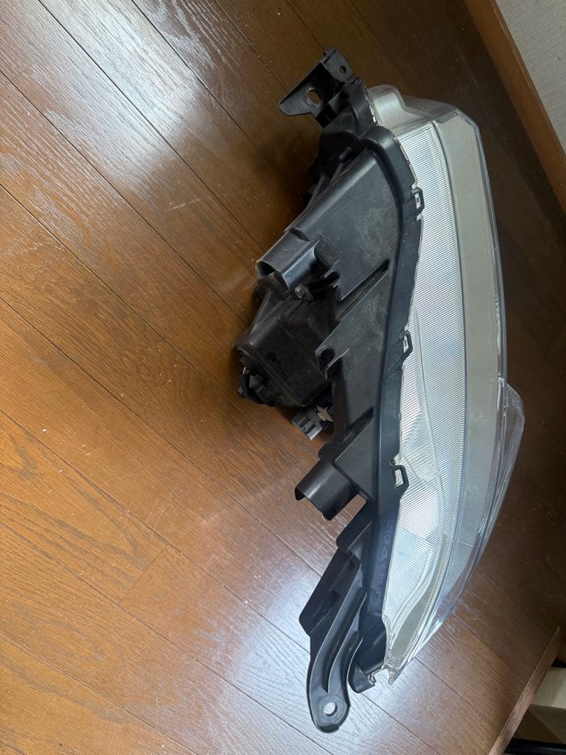 ダイハツトールM900S右純正ヘッドライトユニット(送料無料)