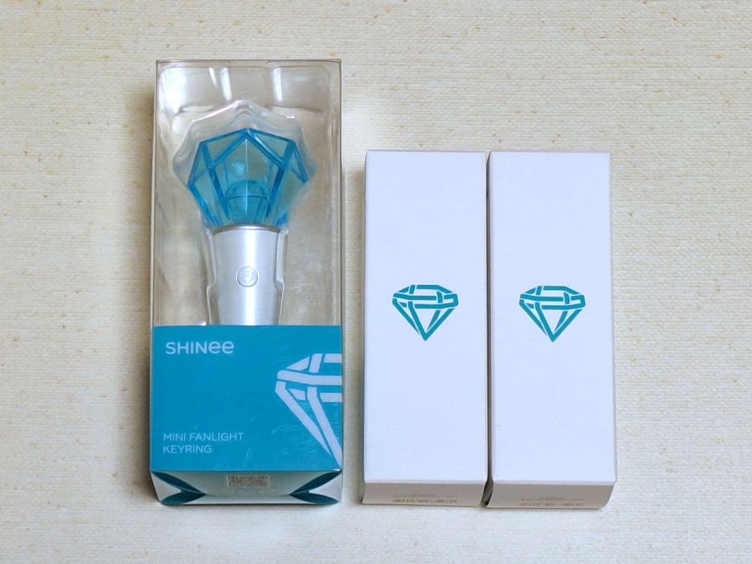 SHINee ミニペンライトキーリング＆ファンシグナルリップバーム 2本
