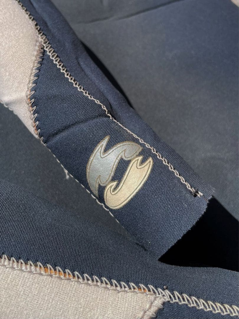 【値下げ】BILLABONG タッパー ジッパー付き レディース ジュニア