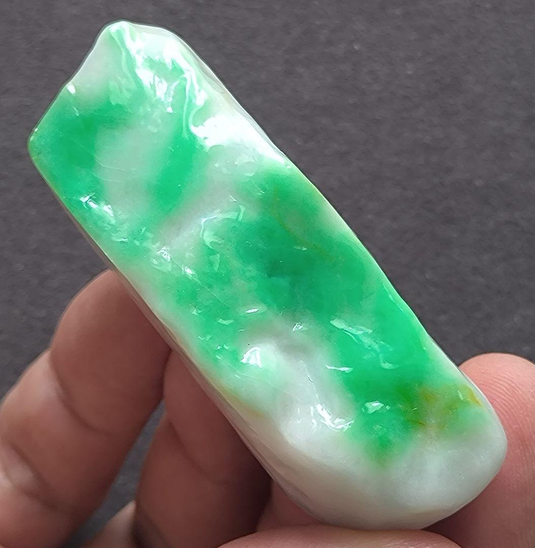 【陽緑】ミャンマー産本翡翠のルース①