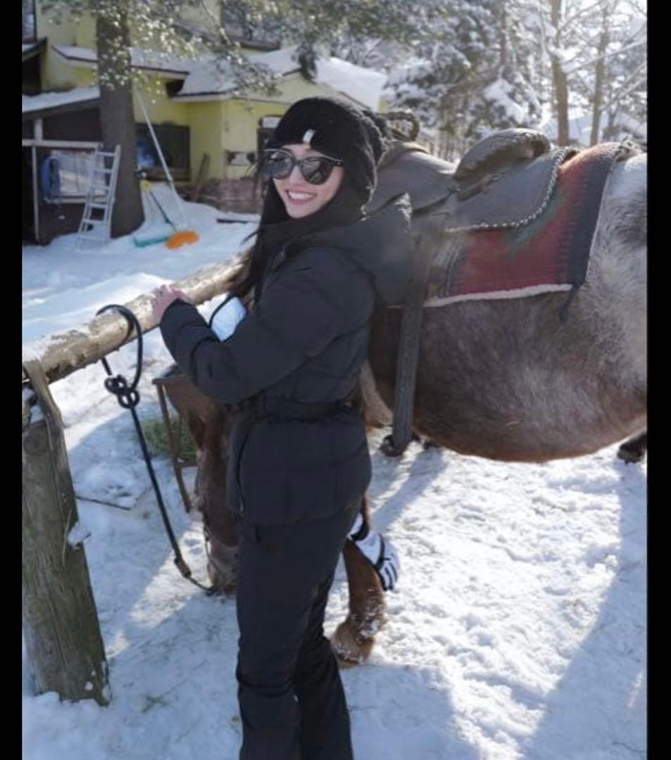 山賀琴子さん着用ZARAスキーウェア