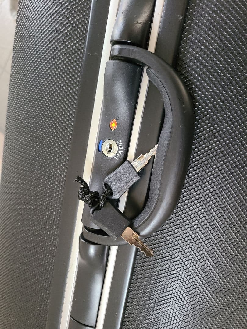 ブラックハード　キャリーケース