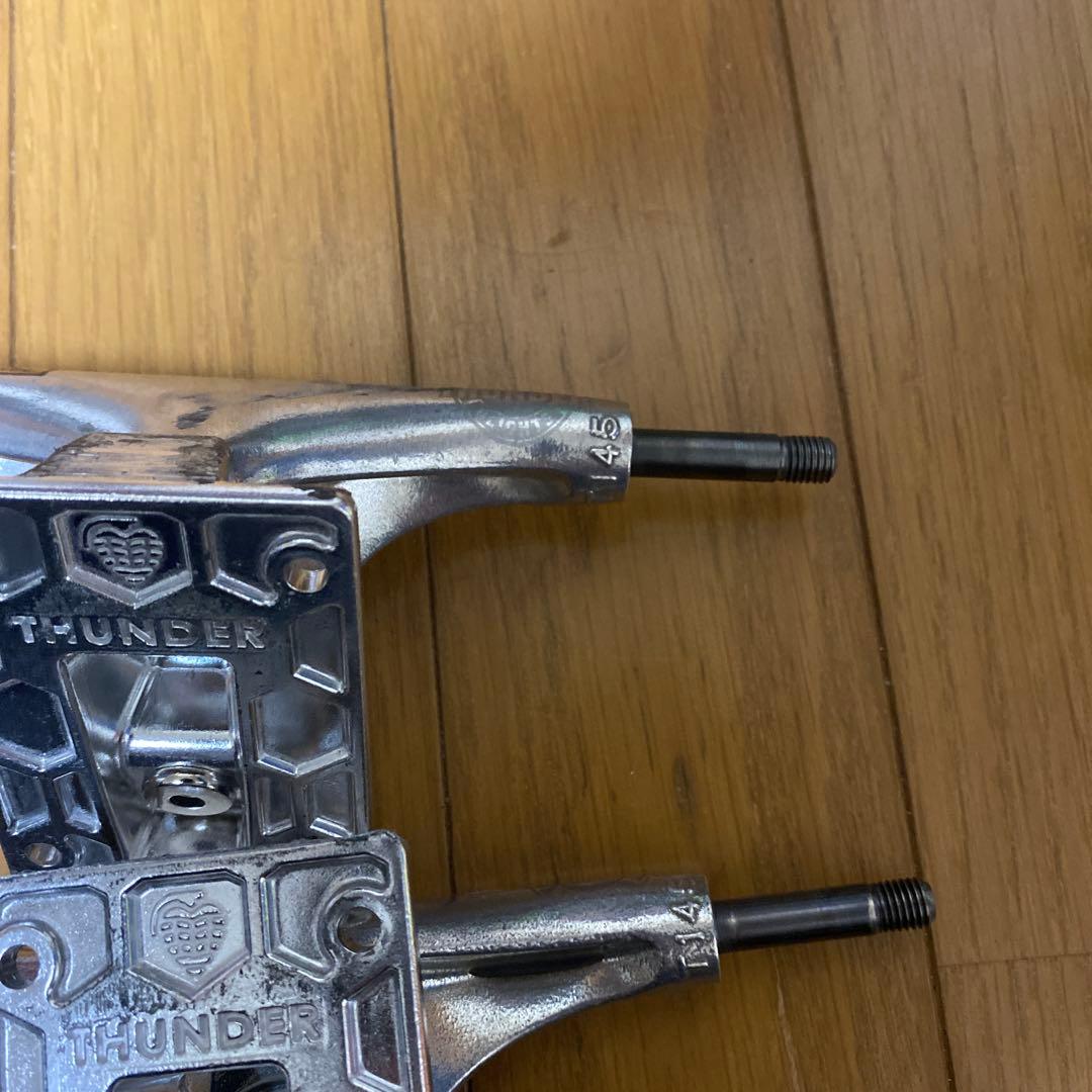 THUNDER トラック　TITANIUM LIGHTS 3 145 HI