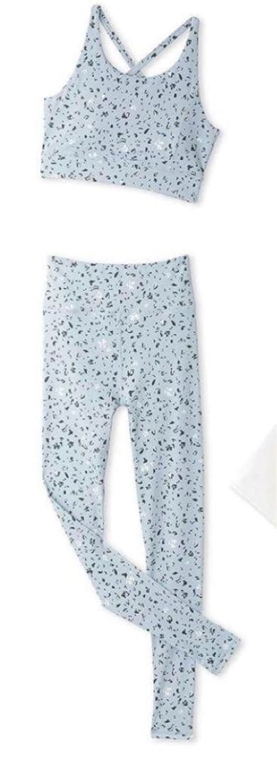 新品　emmi yoga　エミヨガ　ヨガウェアUVカット　吸水速乾　水色　M-L