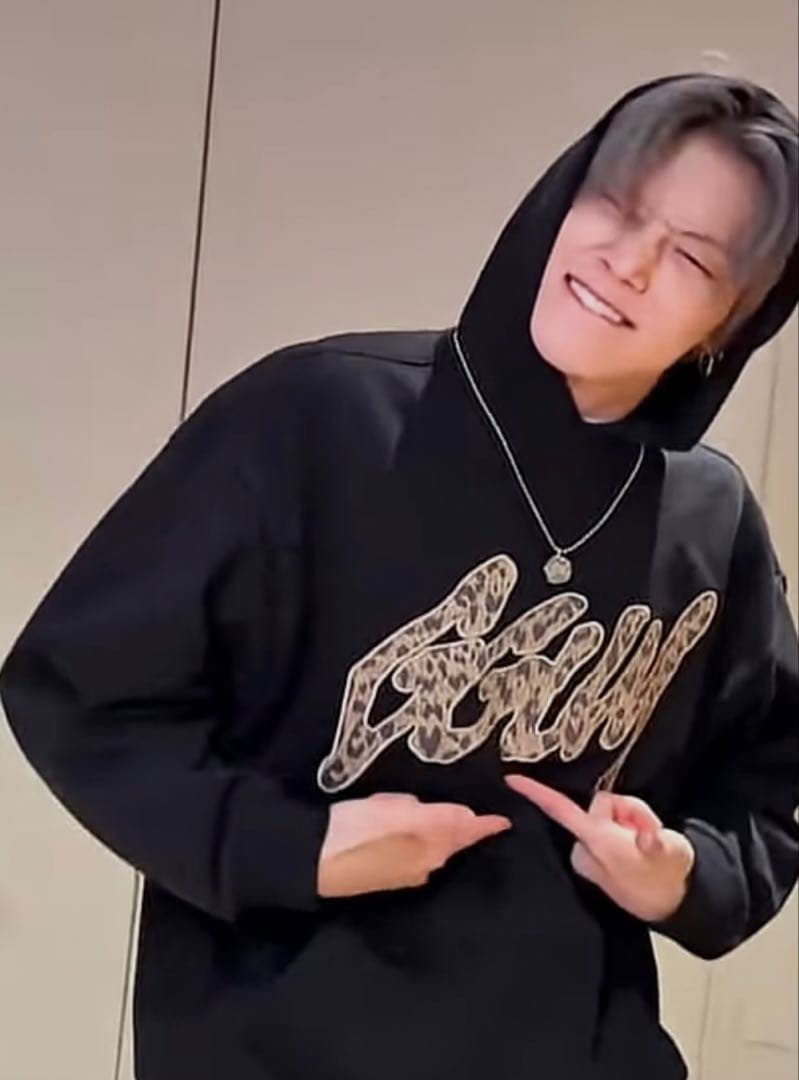 TXTヨンジュン GGUM X DEINET フーディ 購入特典 トレカ 付