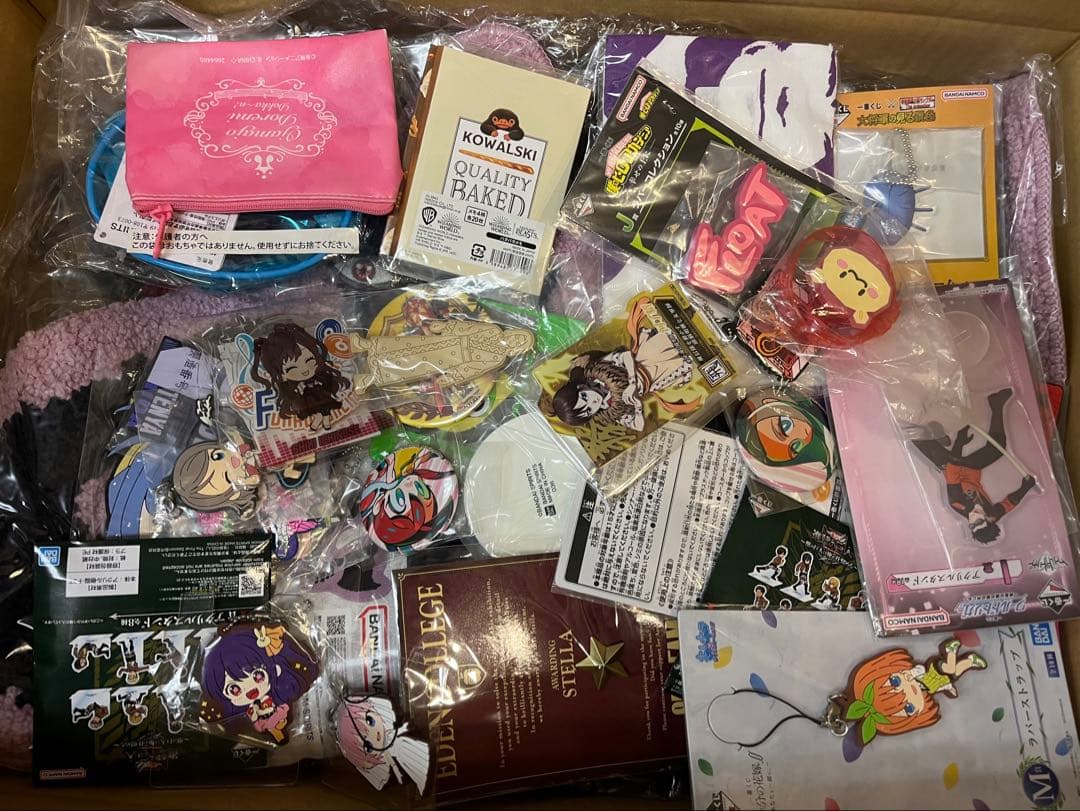 ノンジャンル雑貨　アニメグッズ　300個以上　大量まとめ売り　H