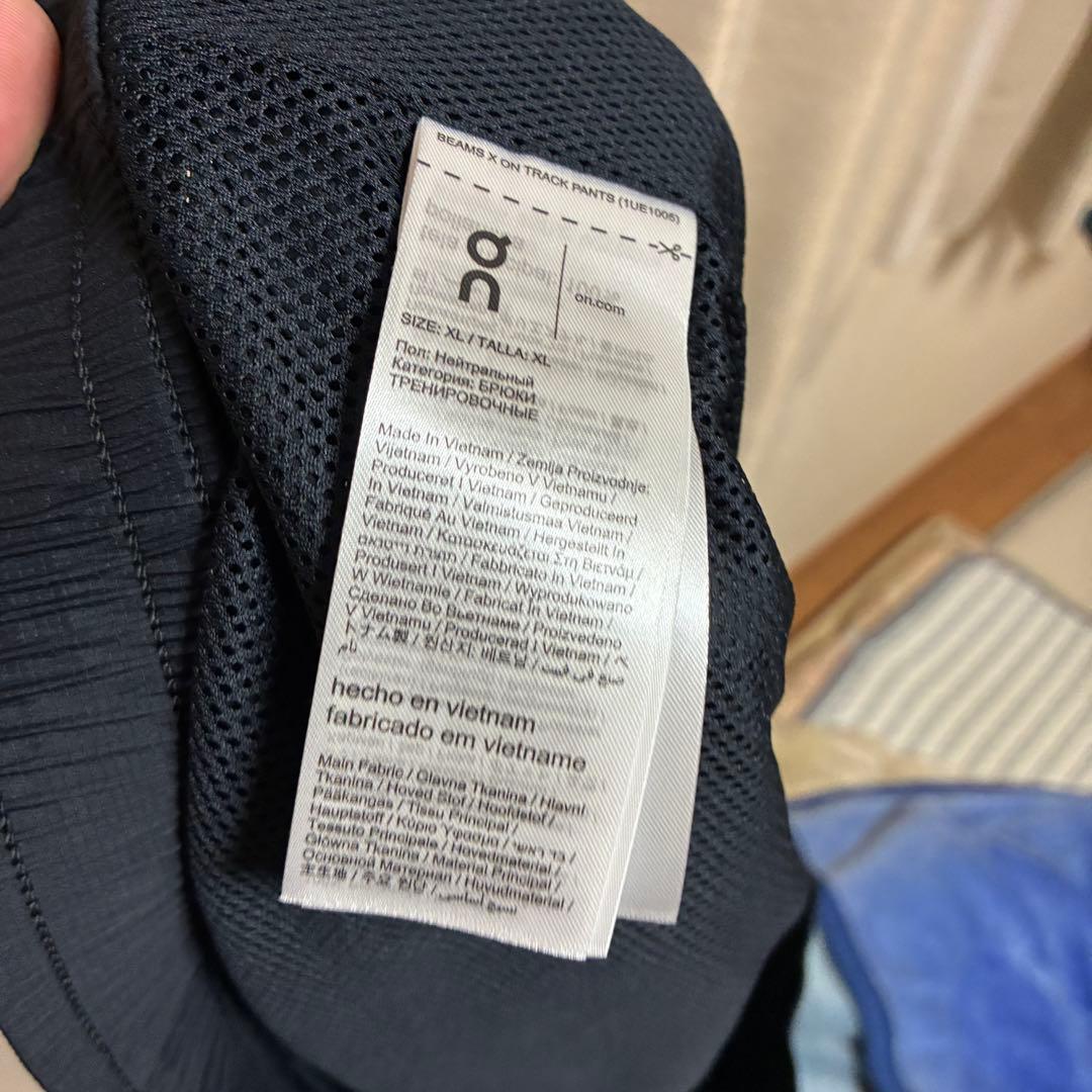 On × BEAMS ナイロン トラックパンツ