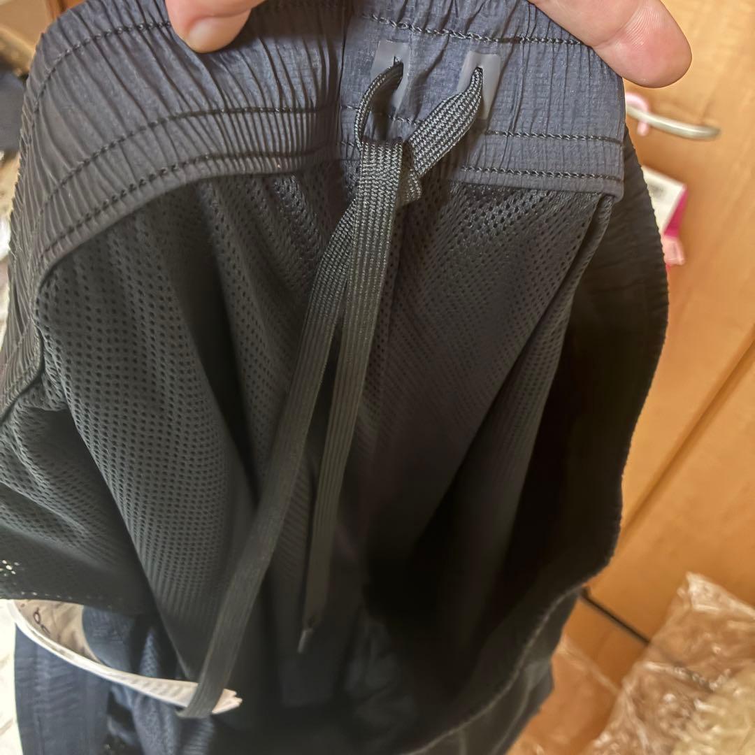 On × BEAMS ナイロン トラックパンツ