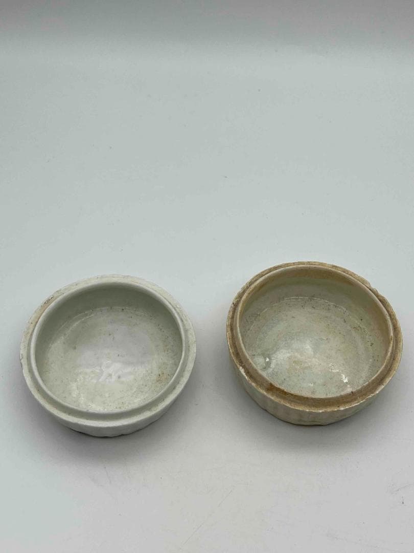 北宋時代　青白磁貼花牡丹花卉文合子 一対　二個　香盒　香合　茶道具(A-82)