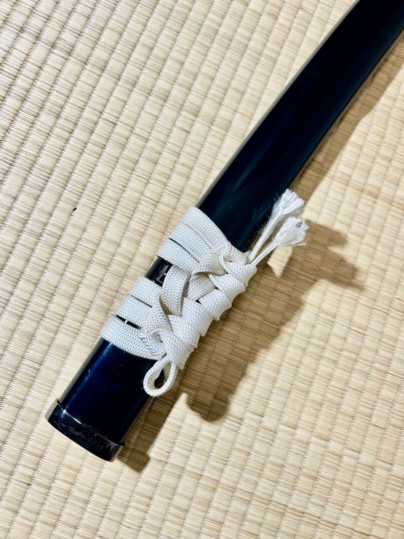 模造刀 太刀　※刀身に樋があり、鍔に花模様のある刀！