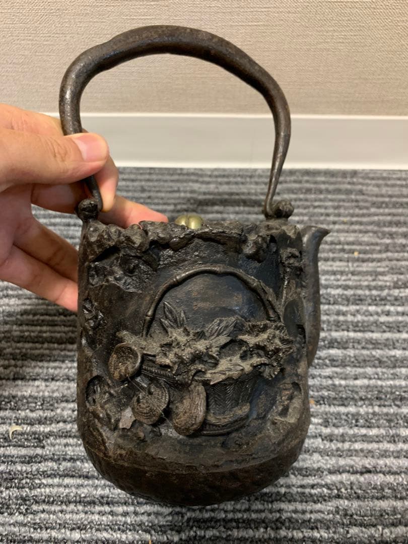 鉄瓶 龍文堂 上田造 上田照房 紫藤蓋 高浮雕 筒型 茶器 茶道具