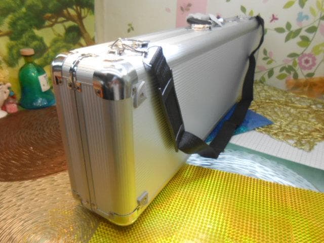 新品未使用(送料無料)11.980円　沖縄三線専用肩紐付一丁入アルミハードケース