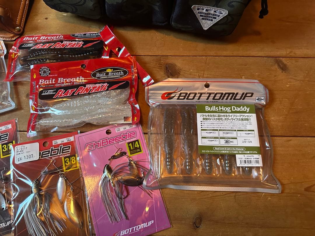 コロンビア のバイパーリッジPFG(伊藤巧コラボモデル)＋ルアー＋用品