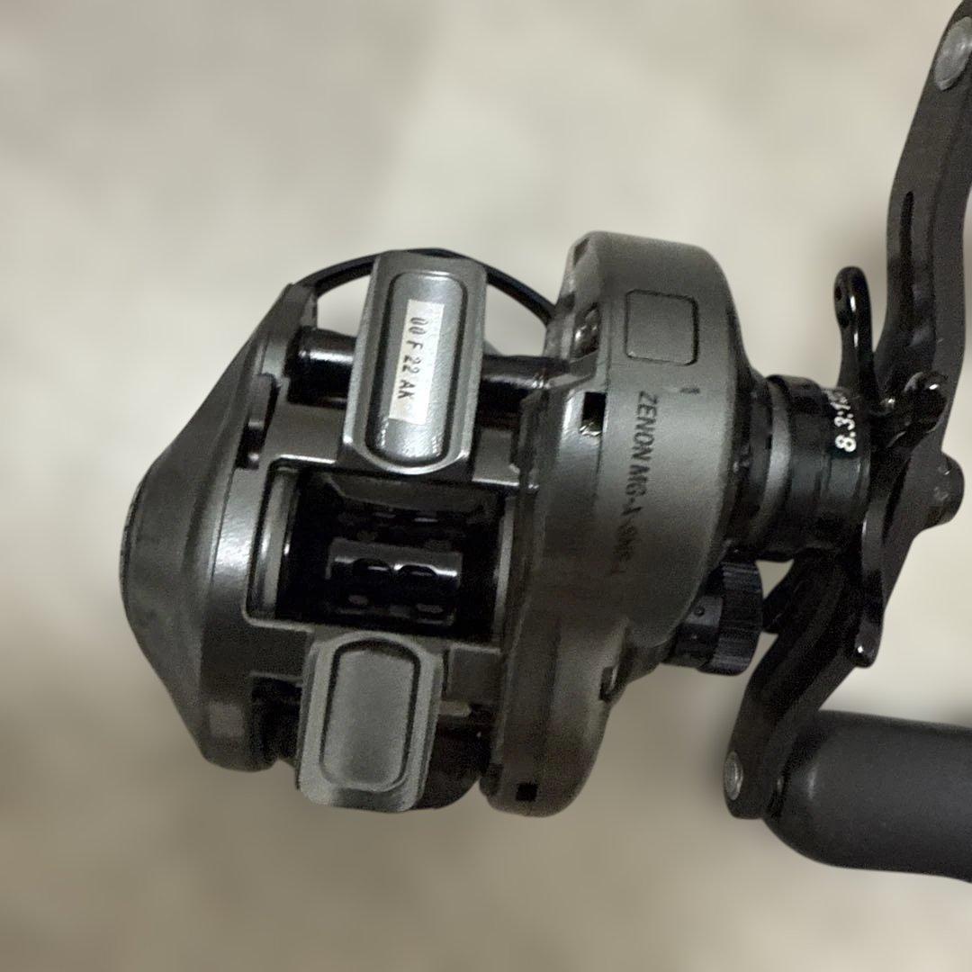 アブガルシア　ゼノン MG-X 8.3SHS-L　ハイギア(左)