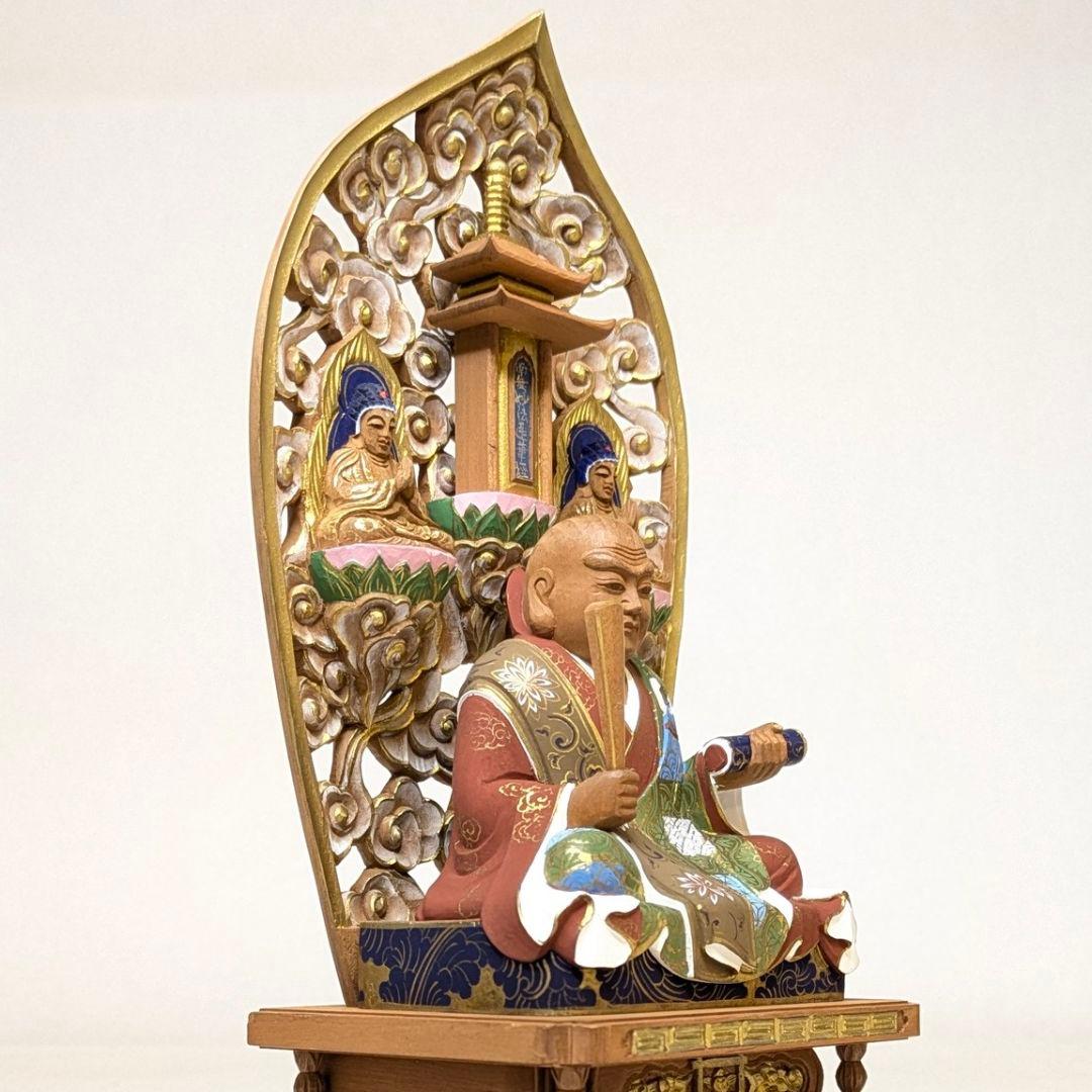 【ゲリラセール・新品】 三宝尊付き日蓮聖人　彩色　紅檀　総高さ約22.5㎝　日蓮