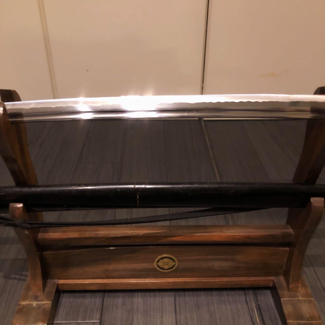 高級模造刀　樋入り刀身　革柄　居合刀　優波紋　黒拵え　太刀