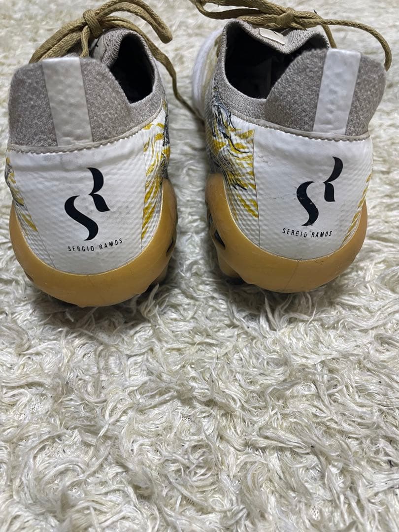 わお　MIZUNO モレリアネオ3β セルヒオ・ラモス 25.5cm