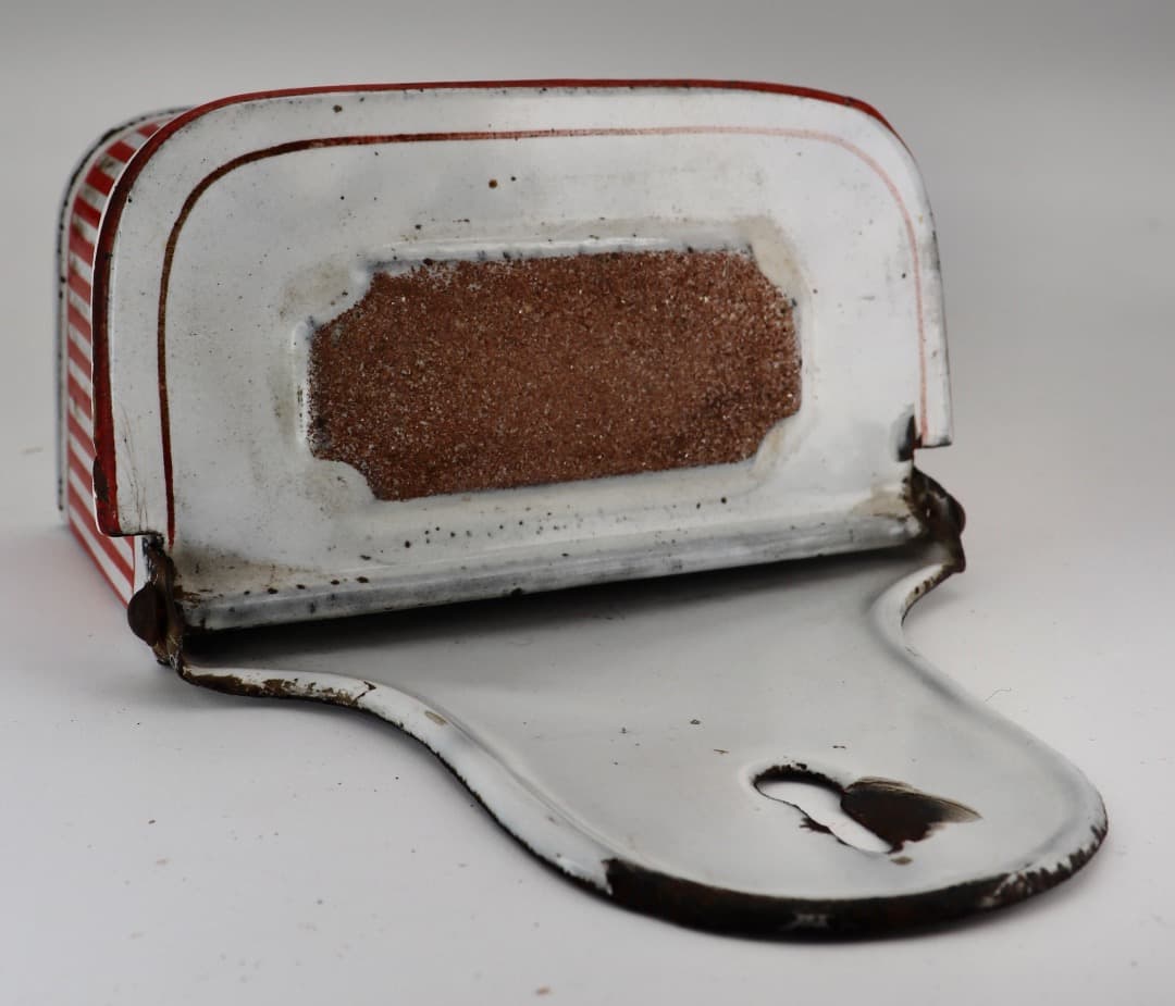 アンティーク・アルメット缶（マッチ入れ） フランスBB社製