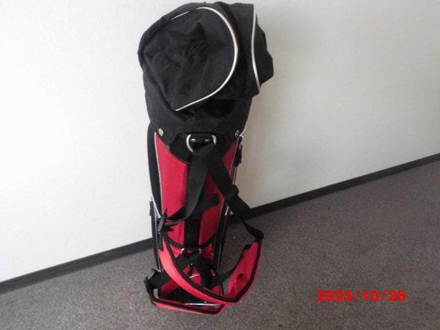 なかなかモダンなゴルフバッグ新品未使用です！