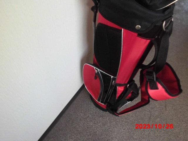 なかなかモダンなゴルフバッグ新品未使用です！