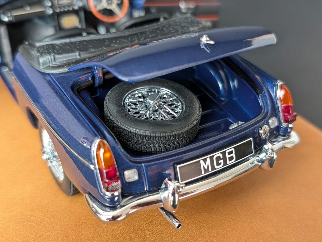 オートアート 1/18 MGB ロードスター MKⅡ PAGENT Blue