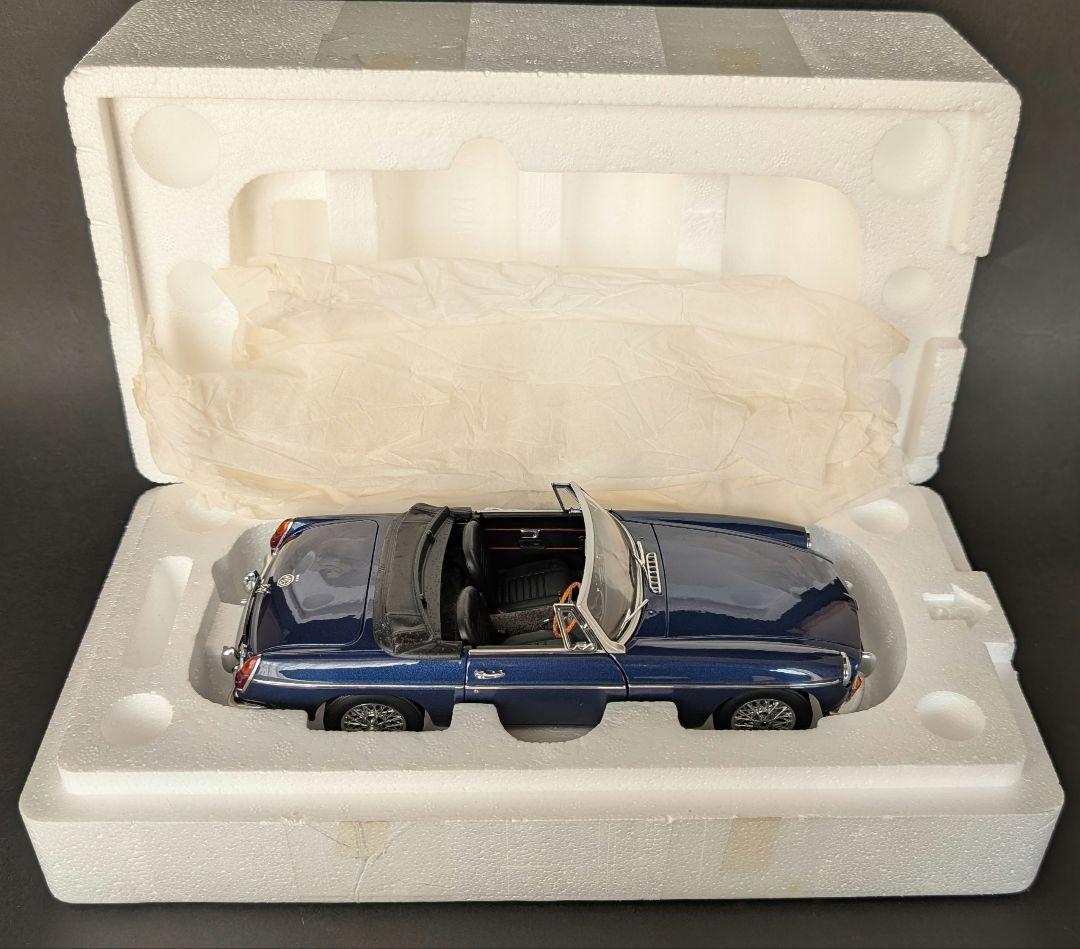 オートアート 1/18 MGB ロードスター MKⅡ PAGENT Blue