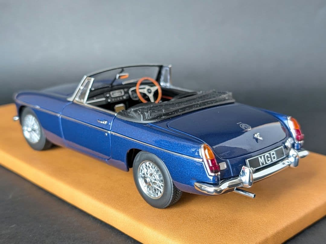 オートアート 1/18 MGB ロードスター MKⅡ PAGENT Blue