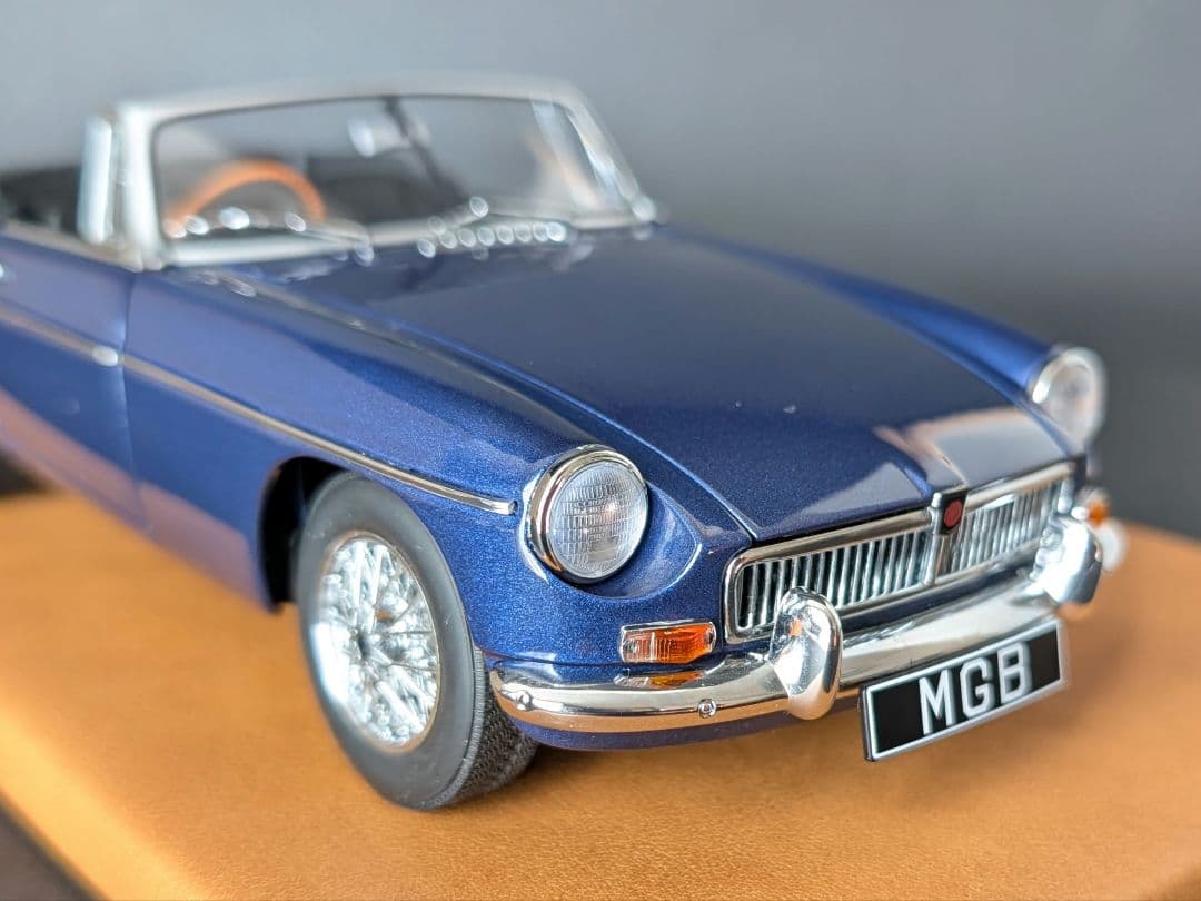 オートアート 1/18 MGB ロードスター MKⅡ PAGENT Blue