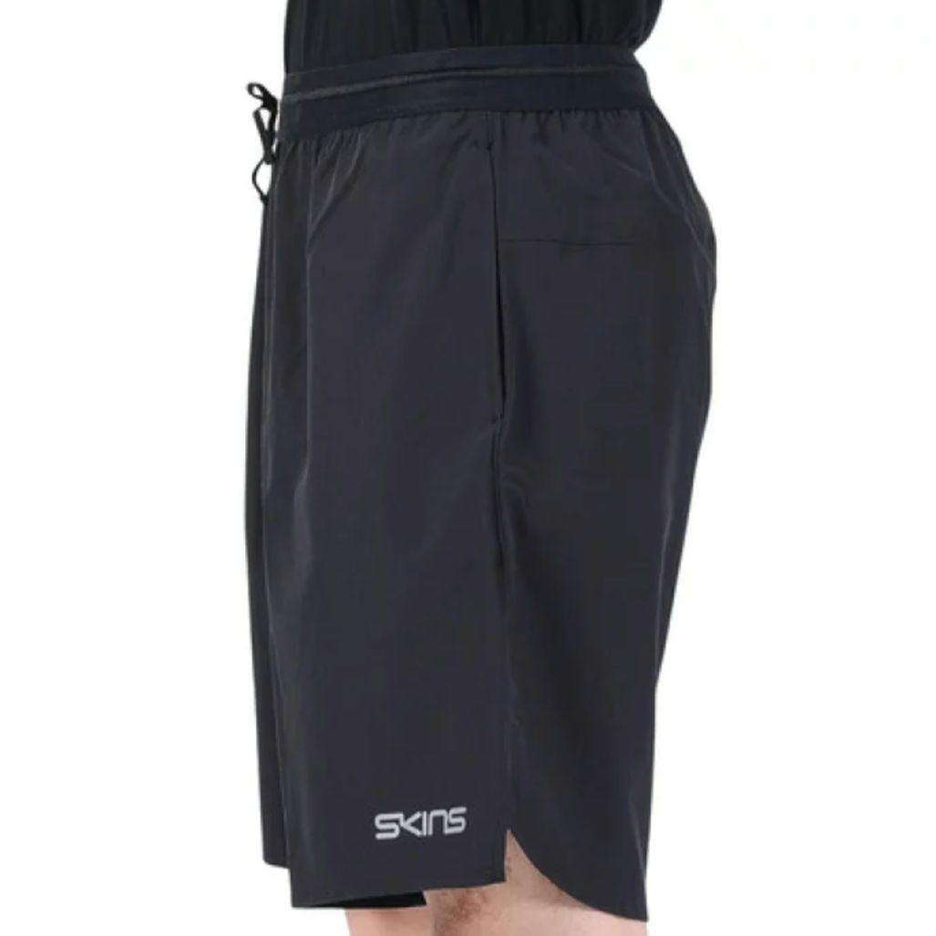 【SKINS】スキンズ　メンズハーフパンツ（XLサイズ）