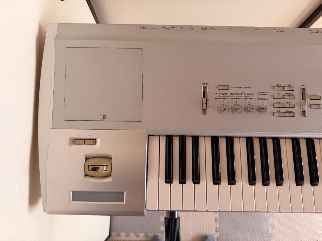 【美品】KORG TRITON V2 シンセサイザー