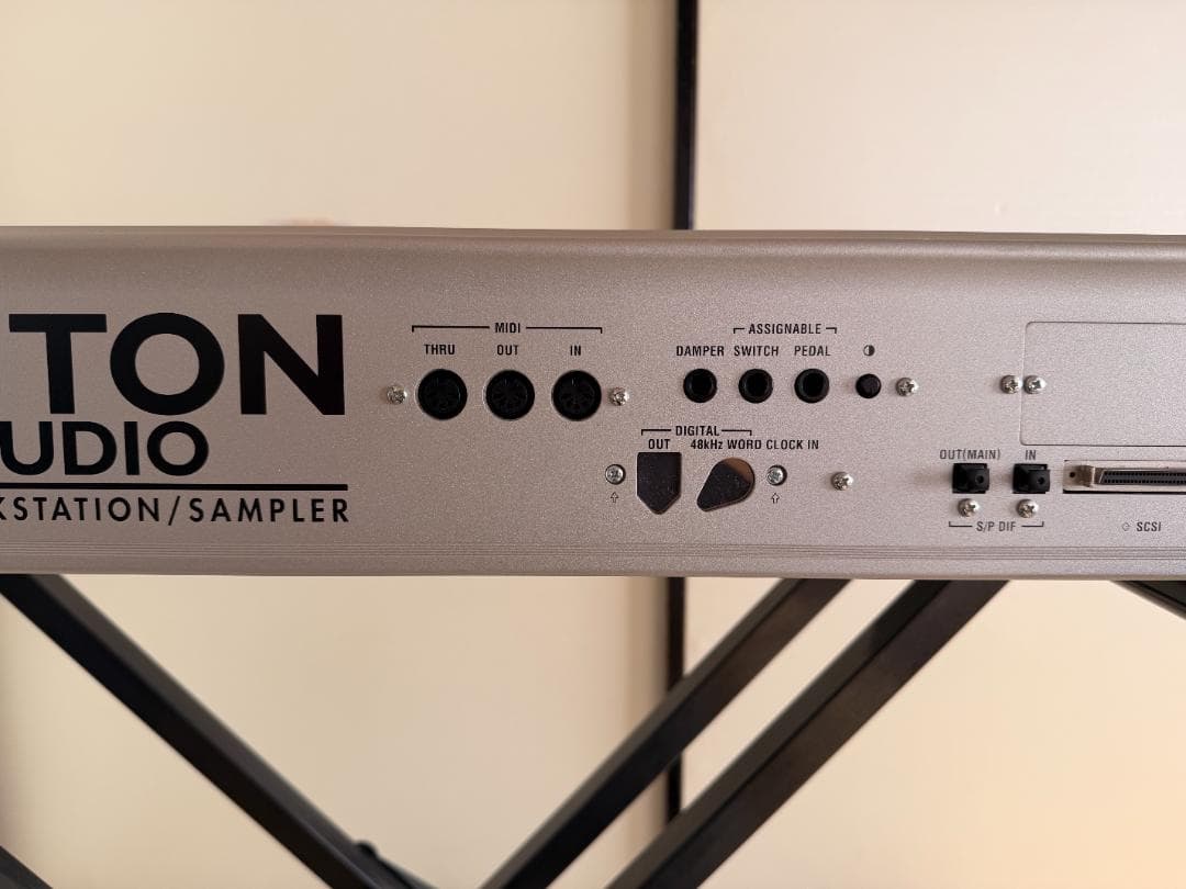 【美品】KORG TRITON V2 シンセサイザー
