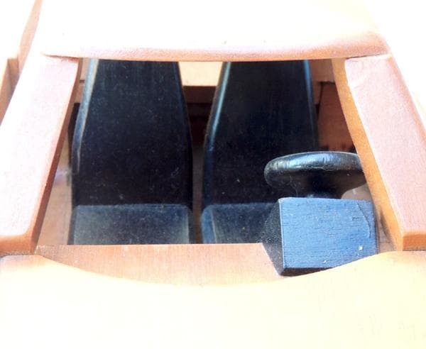 ★ 木製 手造りスポーツカー ★ ３９×１５㎝・重さ1.2㎏　左ハンドル