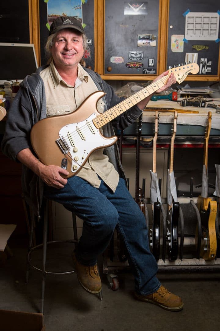 一点モノFenderマスタービルド直筆サイン入り写真