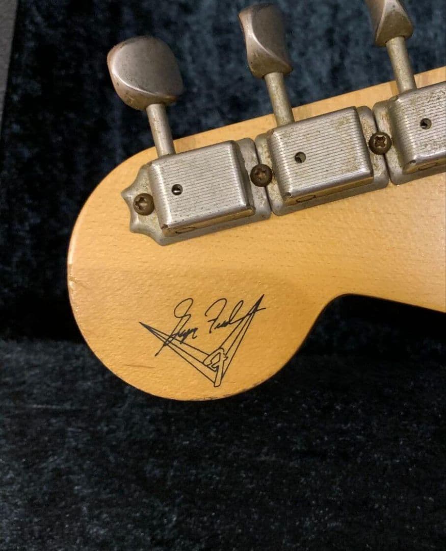 一点モノFenderマスタービルド直筆サイン入り写真