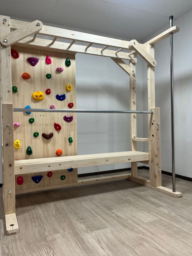 うんてい　雲梯　室内うんてい室内　ボルダリング　鉄棒　登り棒