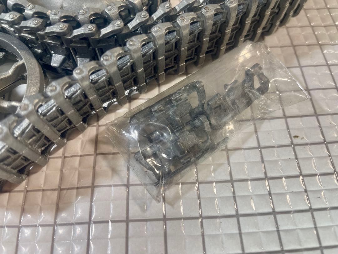 ヘンロン1/16 純正【Ⅲ号戦車&突撃砲】用メタルキャタピラ&起動輪&誘導輪