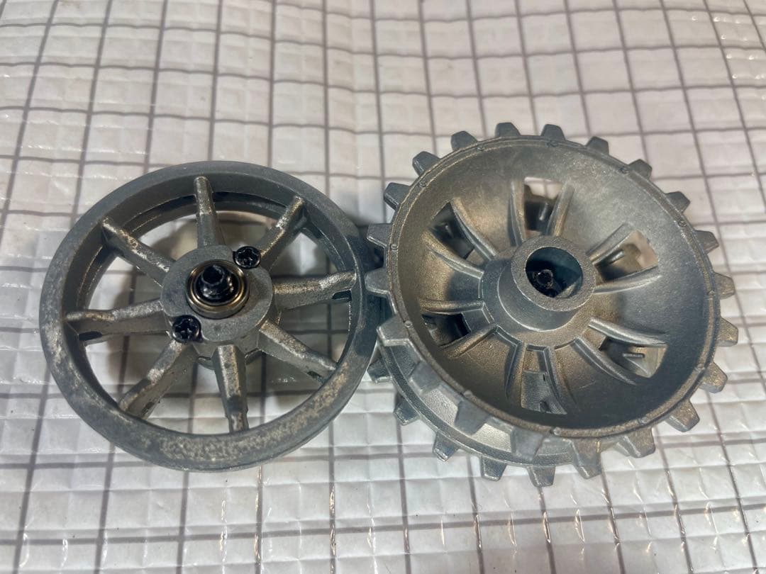 ヘンロン1/16 純正【Ⅲ号戦車&突撃砲】用メタルキャタピラ&起動輪&誘導輪