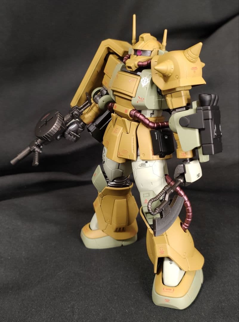 ガンプラ 塗装済完成品 ＨＧ ザク・デザートタイプ（ダブルアンテナ仕様）