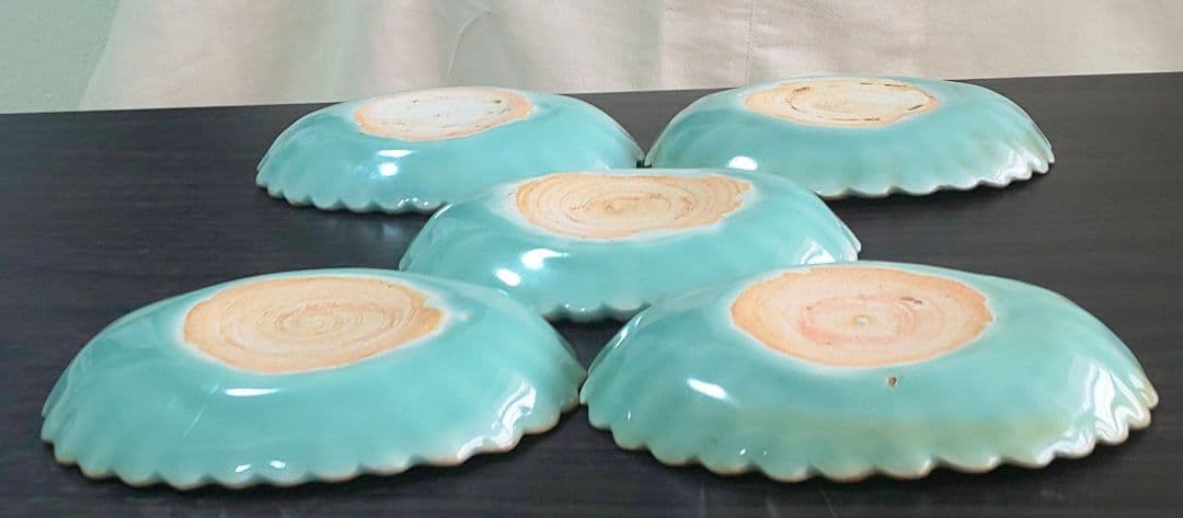 古伊万里 青磁 手書色絵染付 牡丹蝶文 菊花長皿 木箱入