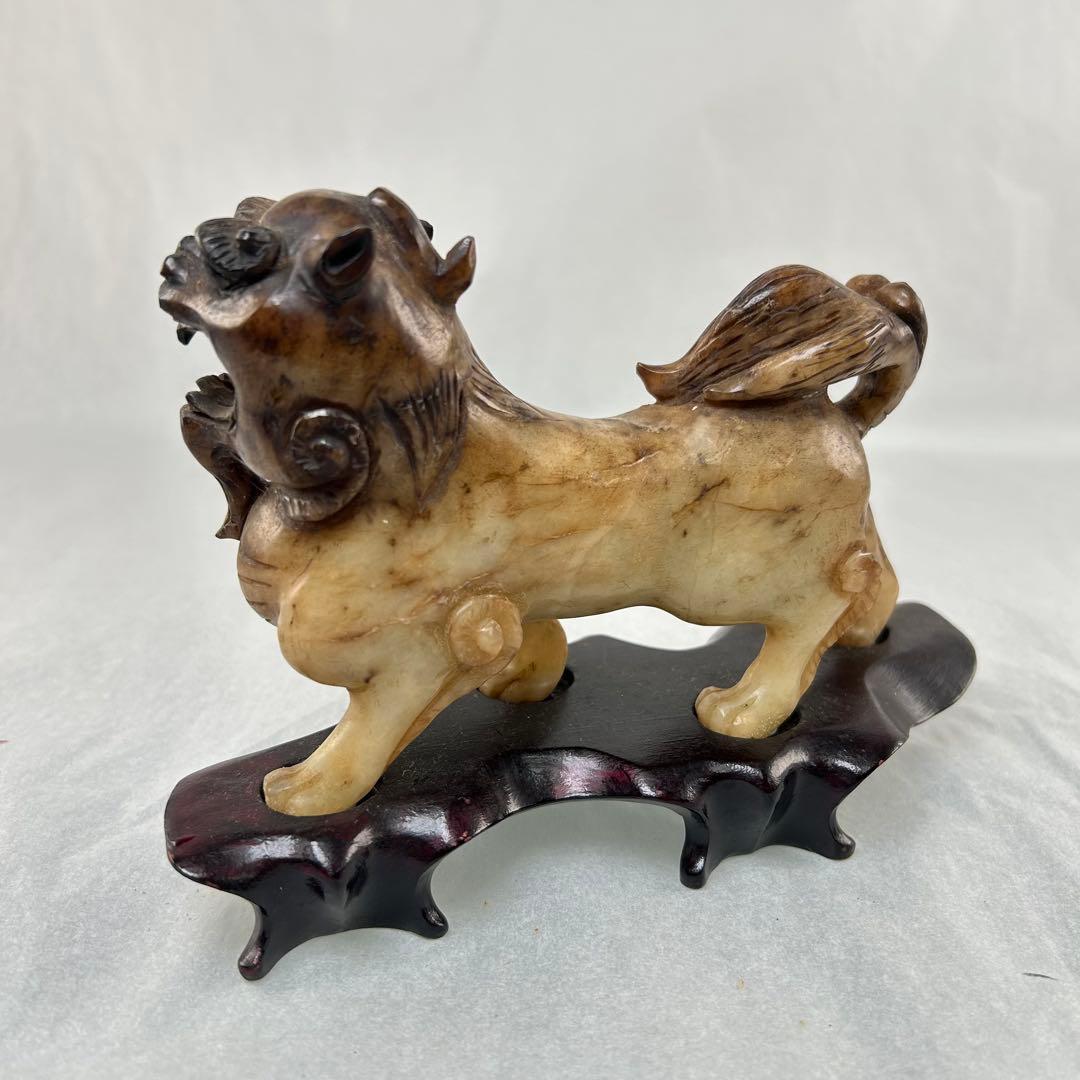 A【玉石彫刻】獅子置物 彫像 飾り物 台座付 16cm×12cm アンティーク風