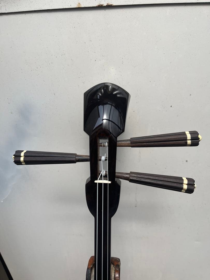 沖縄三線江戸与那城型((シャム柿)本皮一枚張りに仕上げました。