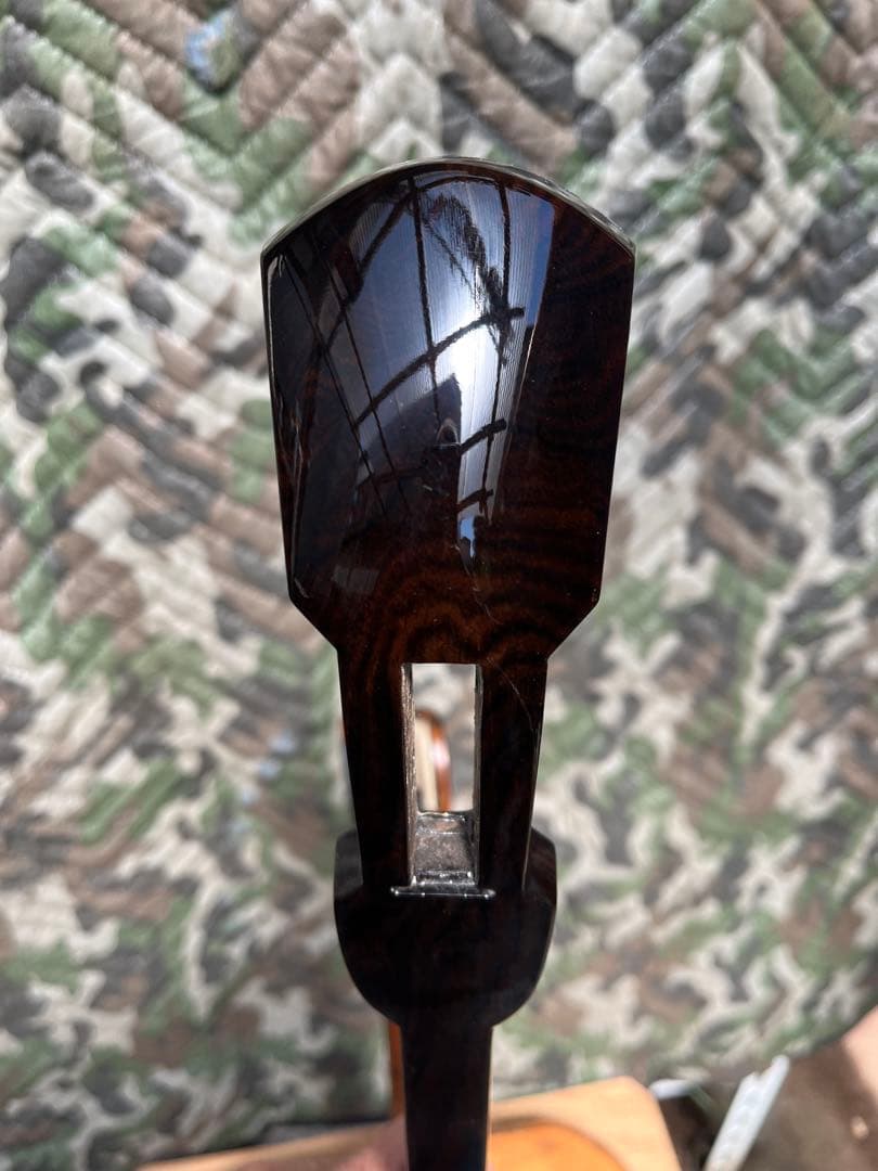 沖縄三線江戸与那城型((シャム柿)本皮一枚張りに仕上げました。