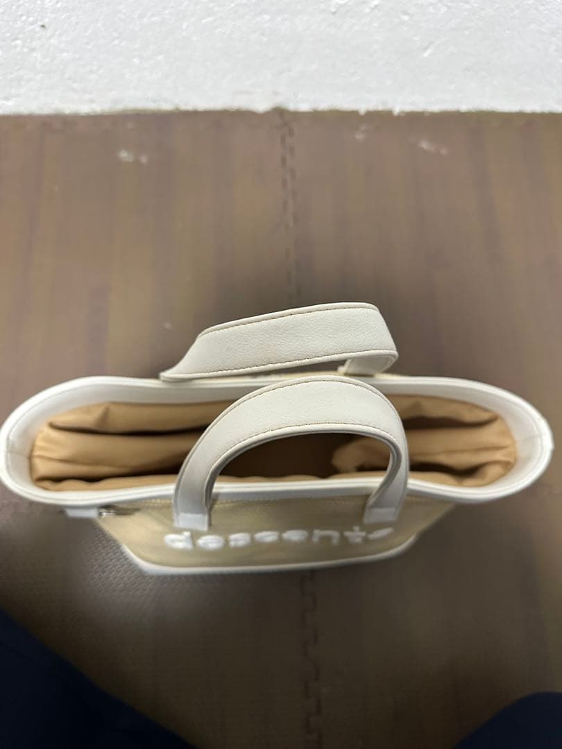 descente （デサント）ゴルフバッグ ベージュ/ホワイト