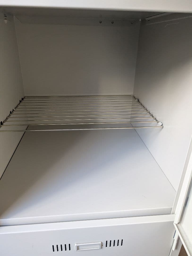 【美品中古】オフィスロッカー 8扉/棚付き/キー全て有※一部地域配送無料