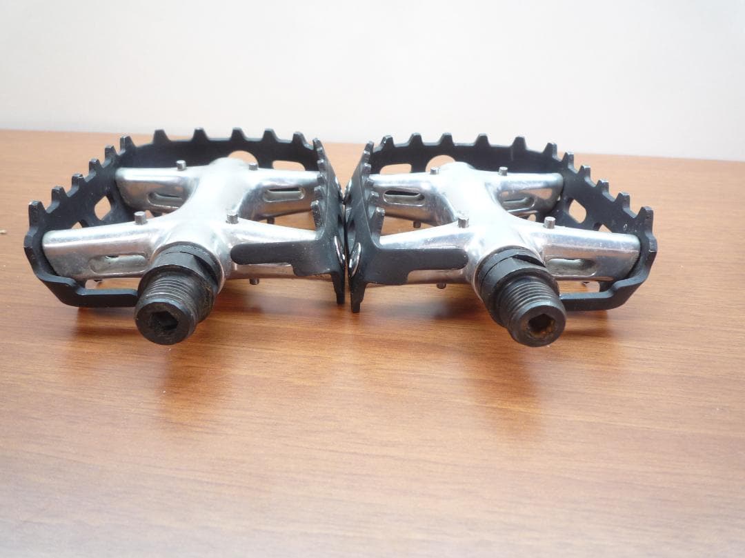 Shimano Deore XT フラットペダルPD M730