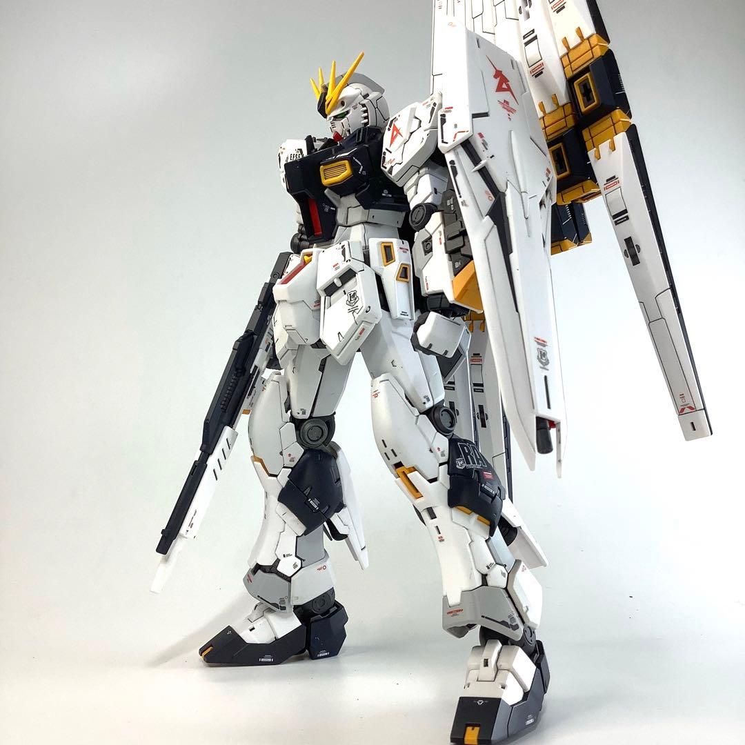 RG RX-93 νガンダム 塗装済完成品