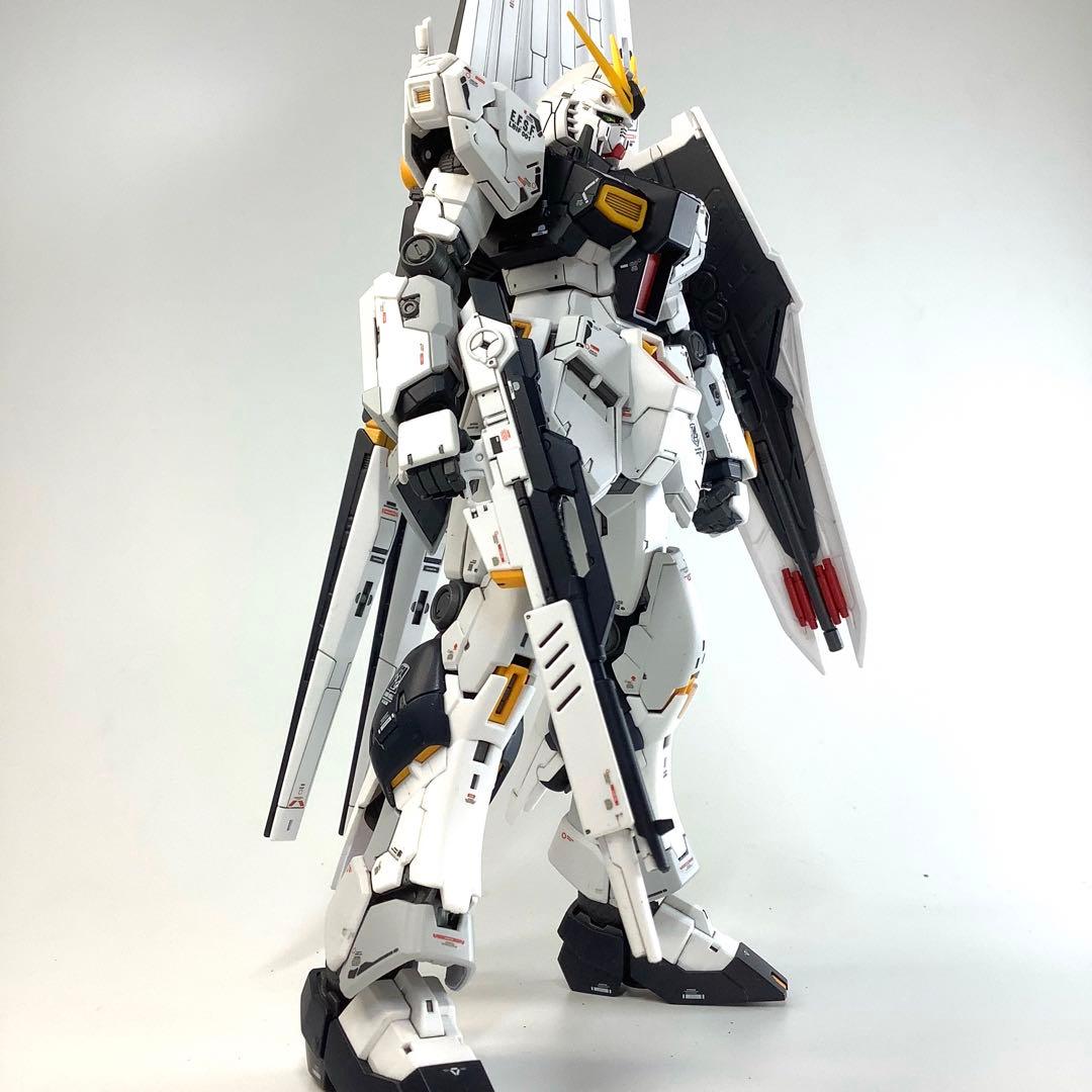 RG RX-93 νガンダム 塗装済完成品
