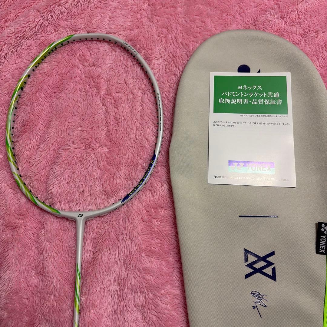 す*た様 YONEX アストロクス100ZZ VA 4UG5
